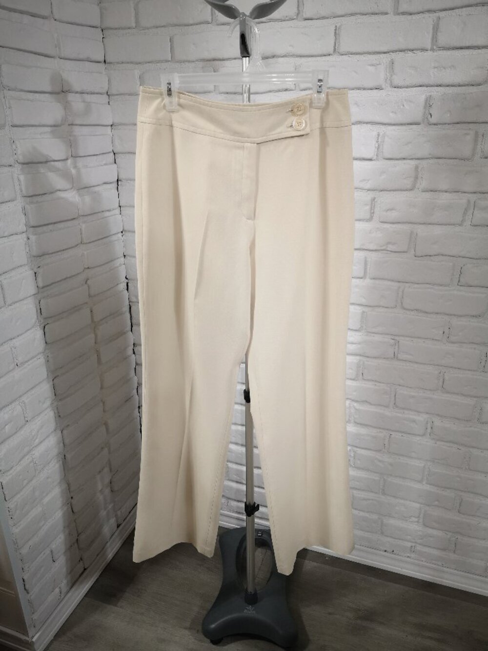 Beechers Brook Ladies Size 10 Cream Lightweight Slight Flare Dress Pants Summer